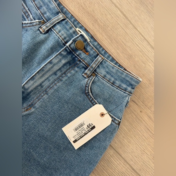 BILLABONG Blue Jean Shorts High-Waisted Frayed Hem 🩵🤍
*NEW WITH TAGS 🏷️ - Picture 5 of 8
